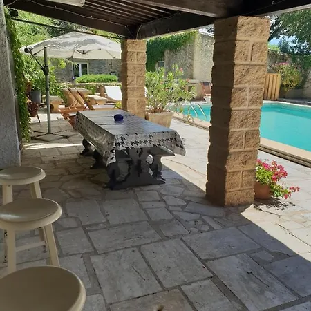 Villa Mas Provencal A Proximite Du Pont Du Gard *